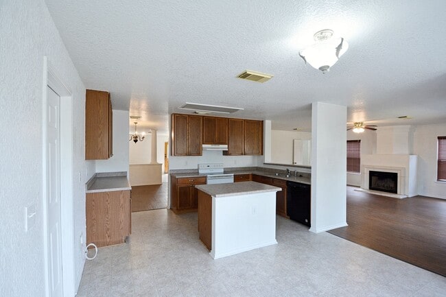 Building Photo - 858 Lincolnshire Dr