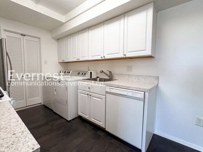 Foto del edificio - 10202 Prince Pl
