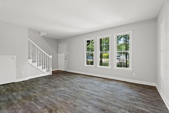 Building Photo - Raleigh 2bedroom 1.5 bathroom townhome- Av...