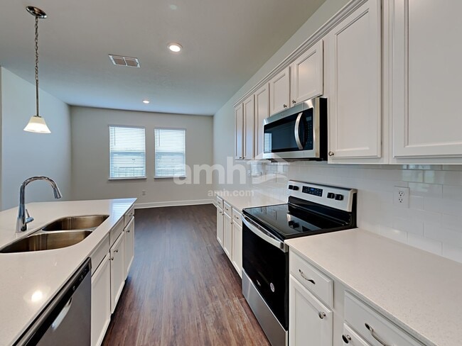 Building Photo - 1048 Walden Pond Dr