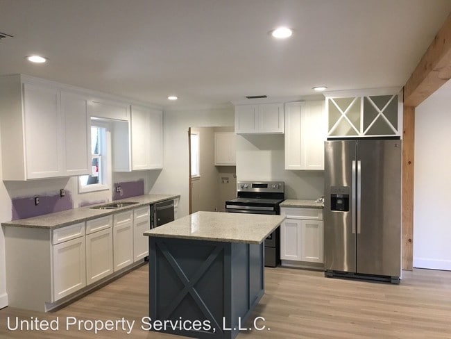 Building Photo - 5 br, 3.5 bath House - 212 Academy Rd