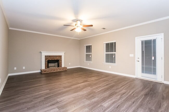 Foto del edificio - 398 Fieldcrest Dr