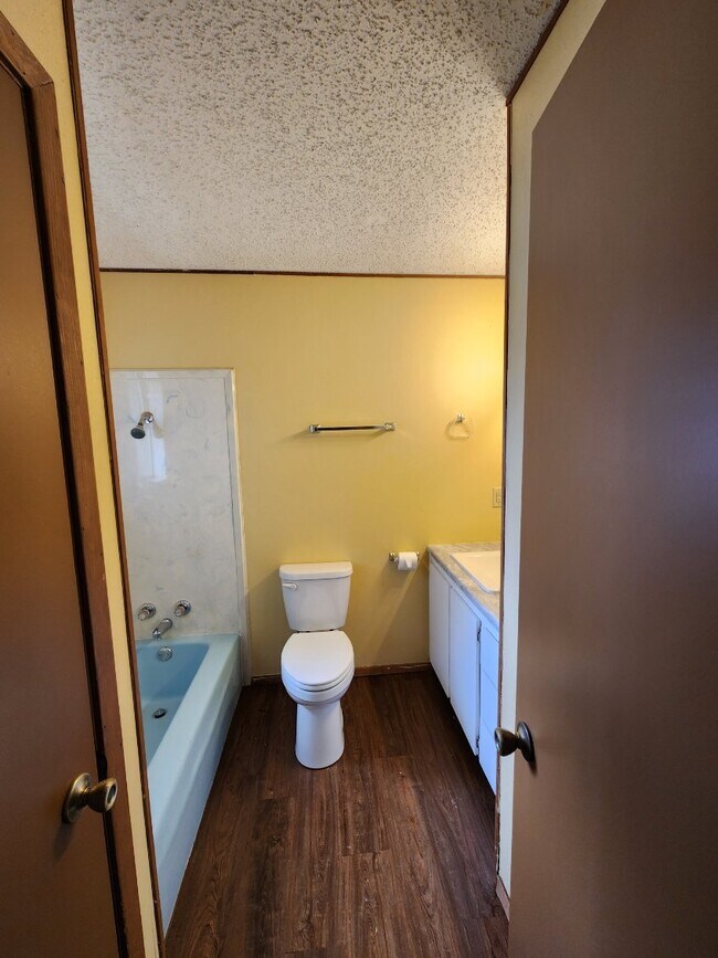 Building Photo - 409 S Grove St