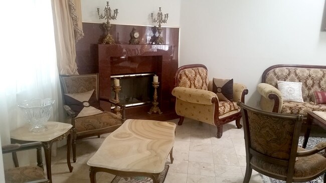 Chimenea - 5185 Garden Grove Ave