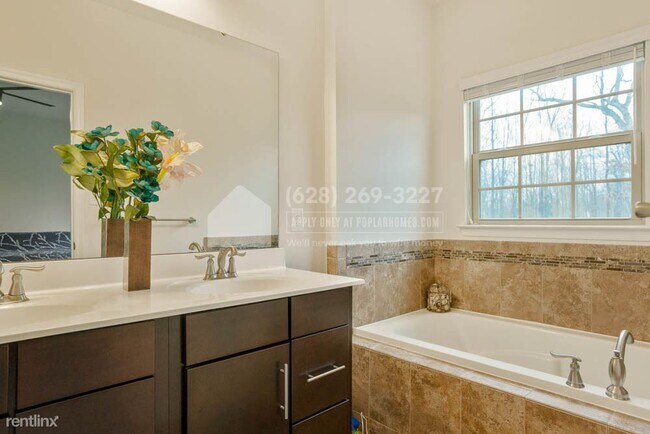 Building Photo - 3 br, 4 bath House - 2731 Prospect Hill Dr...