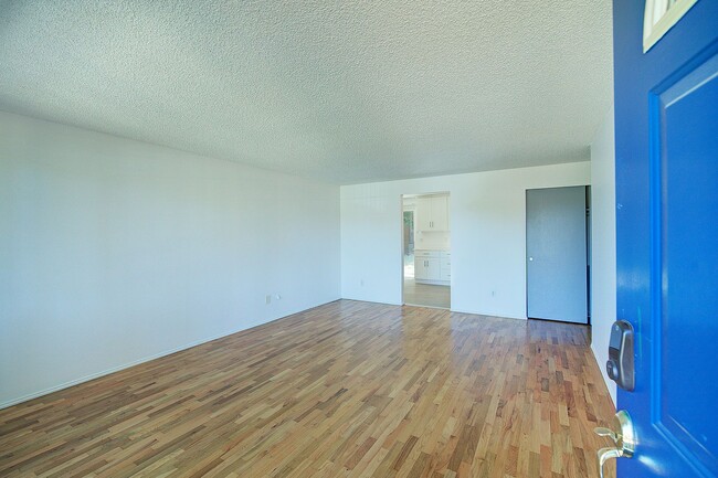Building Photo - 4Bd/2Ba Kent Home