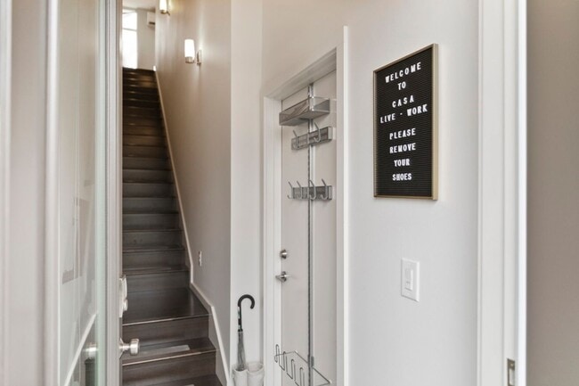 Building Photo - 3Bd/3Ba Seattle Townhouse