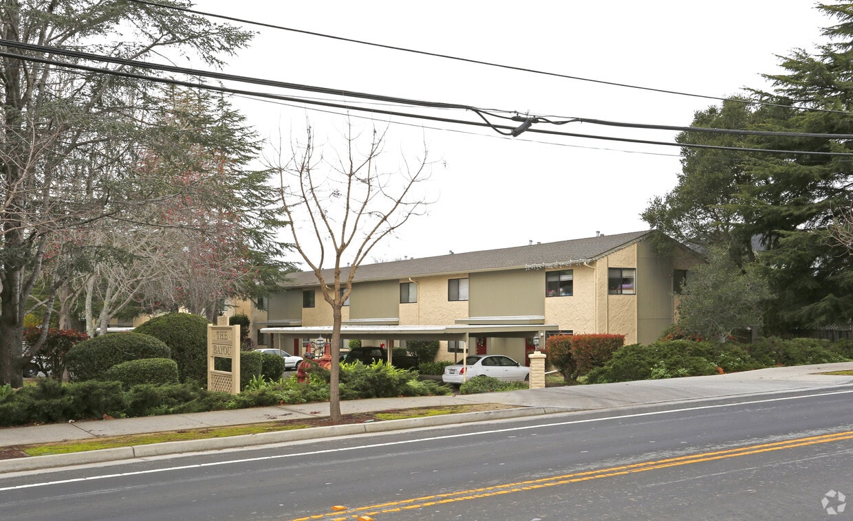 Building Photo - Bayou Townhouses