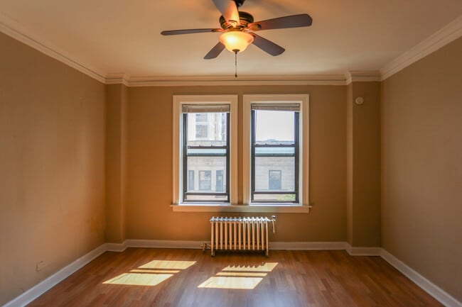 Foto del edificio - 920 W Eastwood Ave