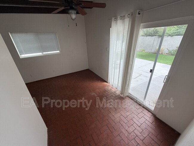 Building Photo - 3925 Mesa Verde Ave NE