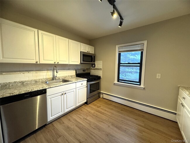 Building Photo - 17 Cornelison Ave