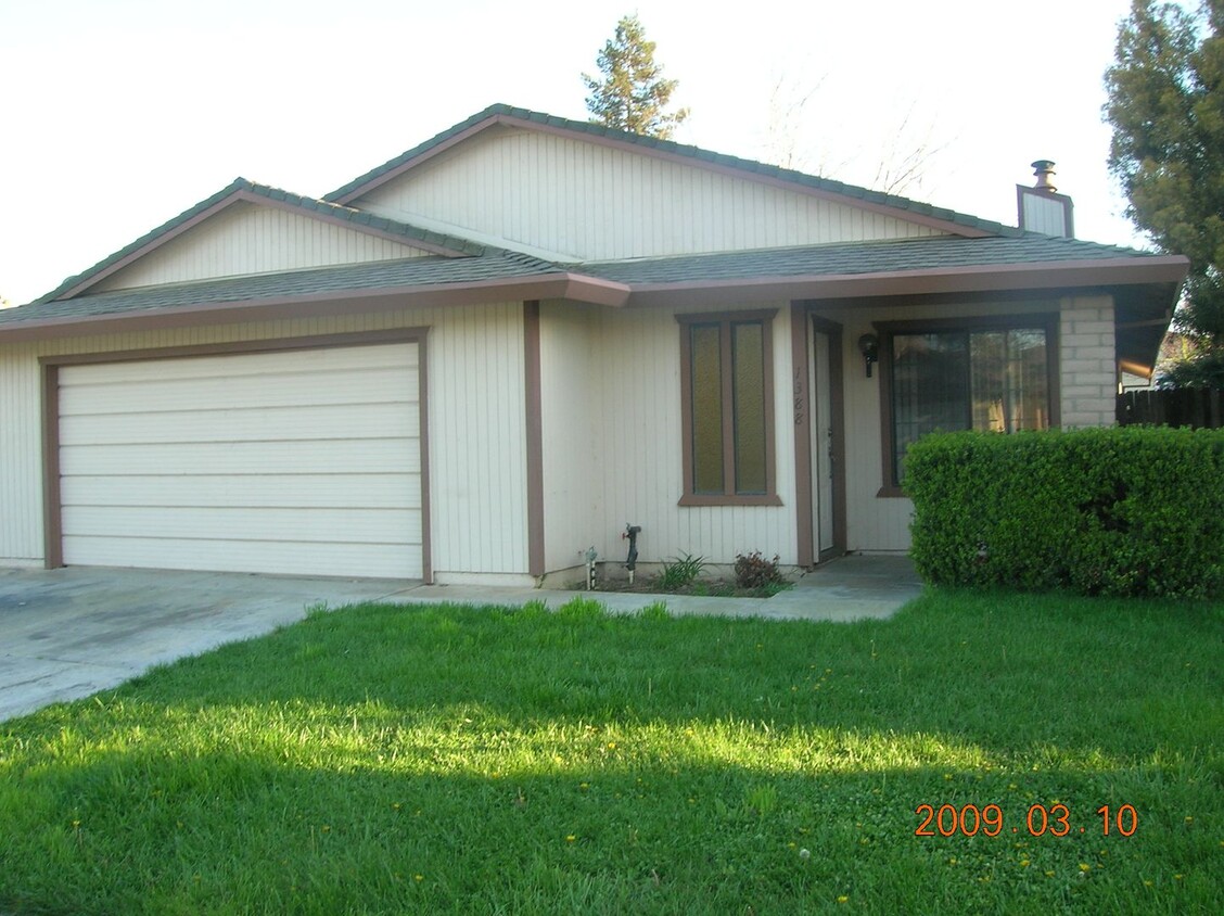 Foto principal - Updated 3 Bedroom 2 Bathroom Home in Woodland