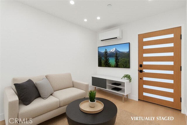 Foto del edificio - 5734 Stansbury Ave