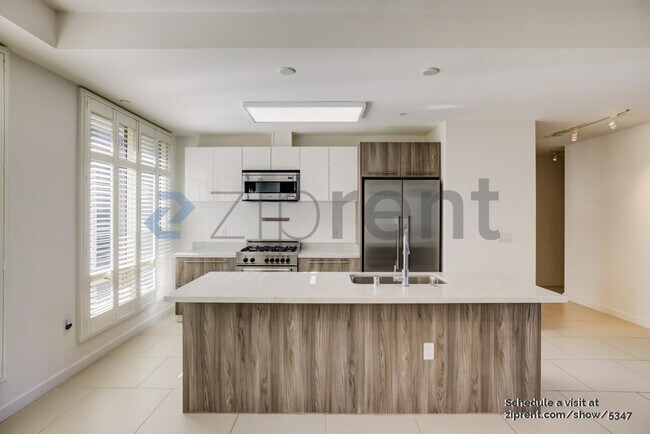 Foto del edificio - 1789 Washington St