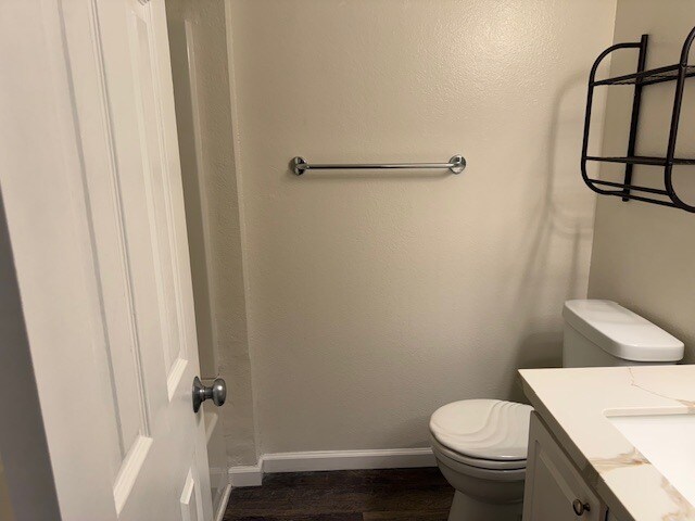 Foto del edificio - 7505 Charmant Dr