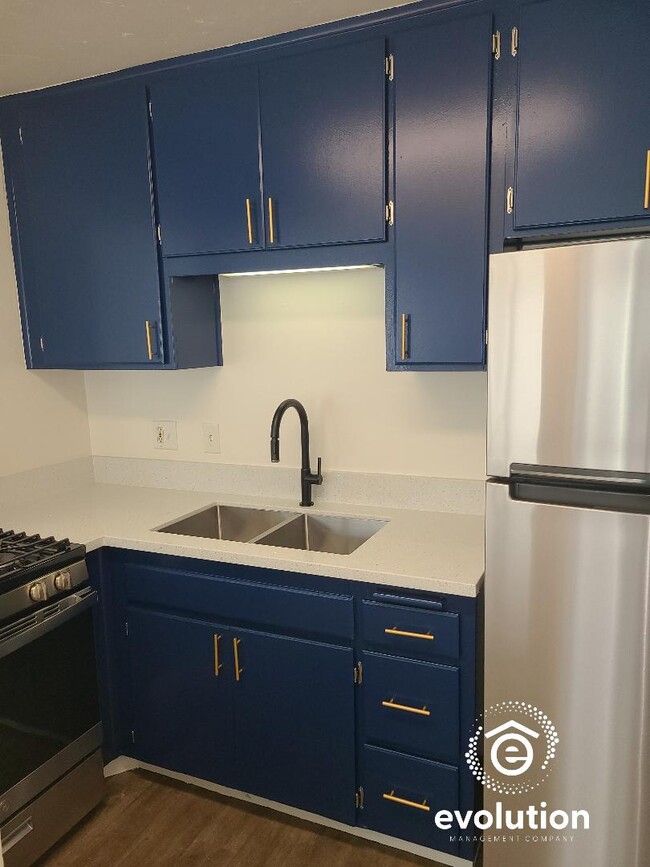 Building Photo - 734-740.5-7405 Jamaica Ct