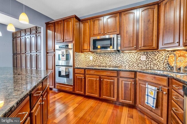 Building Photo - 105 N Savanna Dr