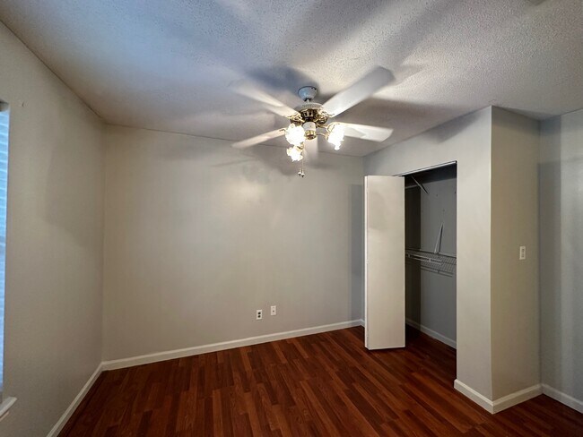 Building Photo - 8 Sea Gull Ln