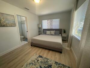 Foto del edificio - 851 NE 48th St