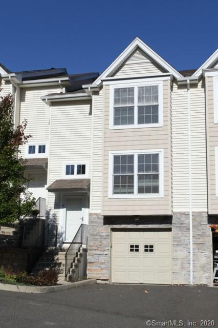 Primary Photo - 32 Crows Nest Ln