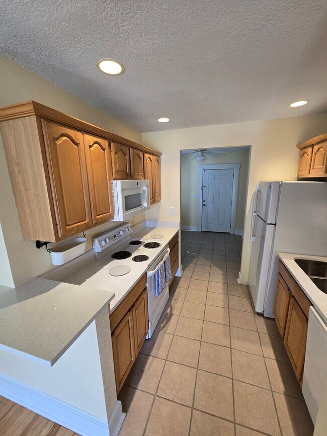 Building Photo - 2/2 DOWNTOWN ORLANDO HOME FOR RENT