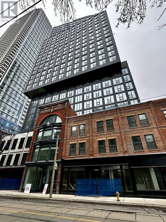 Building Photo - 100 Queen St E