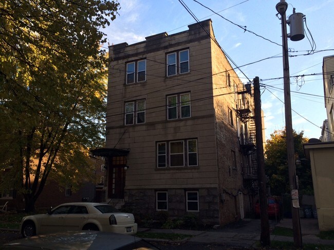 Building Photo - 582 Park Ave