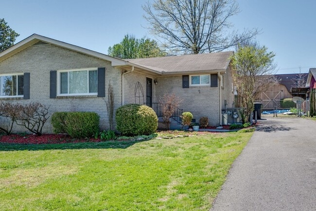 Building Photo - 405 Figuers Dr