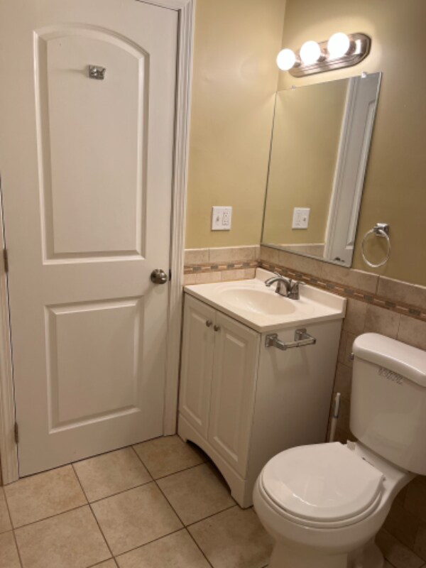 Building Photo - 350 Bay St