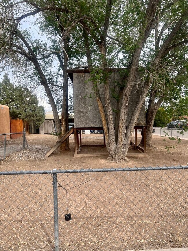 Building Photo - 3 br, 1 bath House - 2821 Socorro ST NW