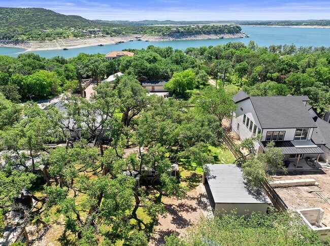 Building Photo - 14802 Arrowhead Dr