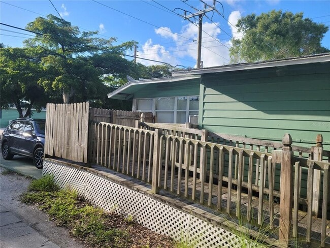 Building Photo - 311 N Osprey Ave