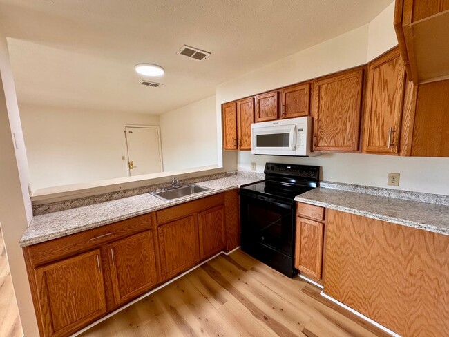 Building Photo - Apartment for Rent