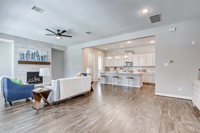 Building Photo - 18206 Lake Eagle Dr