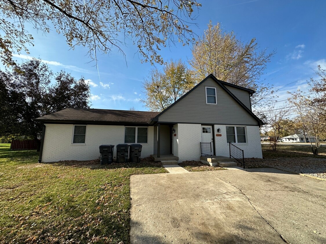 1280 Stonegate Rd, Greenwood, IN 46142 Townhome Rentals in Greenwood