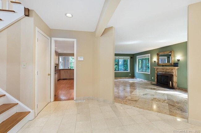 Building Photo - 585 Webbs Hill Rd
