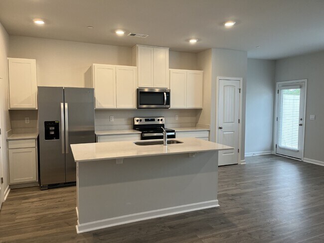 Building Photo - New Modern Townhouse in Baxter, TN - Perfe...