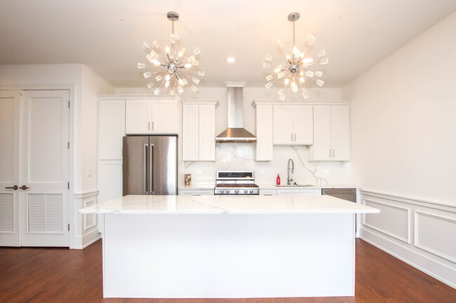 Building Photo - 4041 N Elston Ave