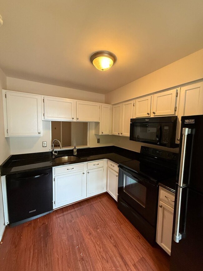 Foto del edificio - 15066 Maple Glen Ct