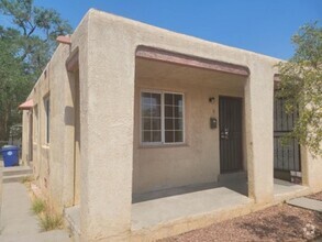 Building Photo - 1101-1103 Wilmoore Dr SE