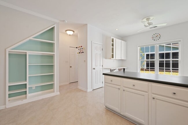 Building Photo - LOCATION!! Sought-after neighborhood spaci...