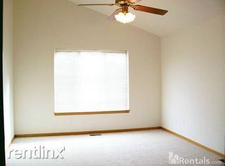 Building Photo - 3 br, 3 bath Townhome - 1121 Bellview Drive