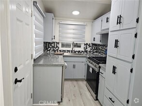 Building Photo - 2547 Hermosa Ave