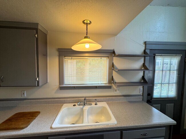 Foto del edificio - 2 Bedroom, 1.5 Bathroom on Jefferson St.