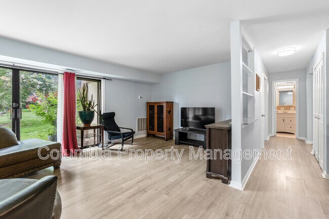 Foto del edificio - 5968 Westchester Park Dr