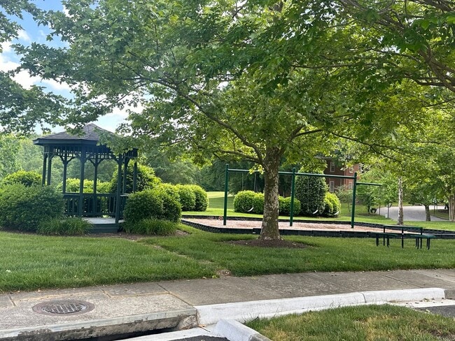 Building Photo - Spacious 2BR/2BA Condo - AVAILABLE AUGUST!