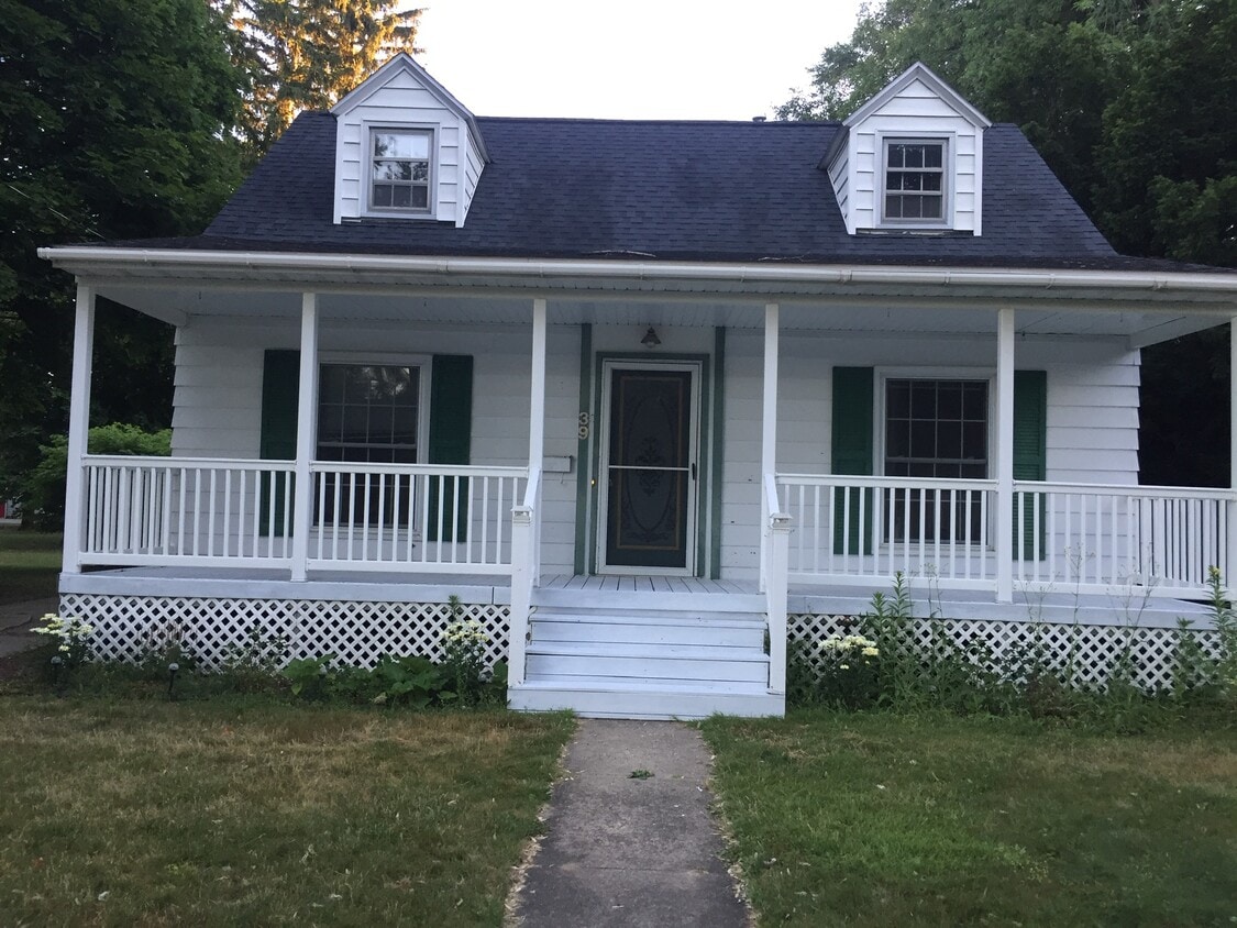 Primary Photo - 39 Woodrow St