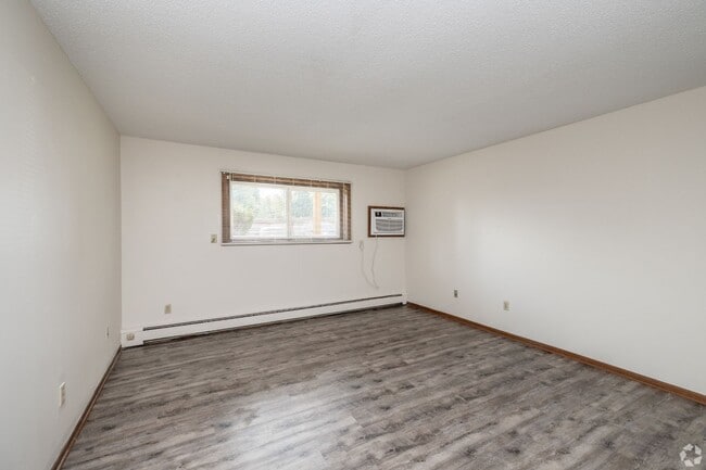 Interior Photo - Four Seasons Apartments