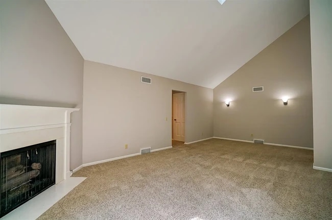 Building Photo - 11 Gray Birch Trl