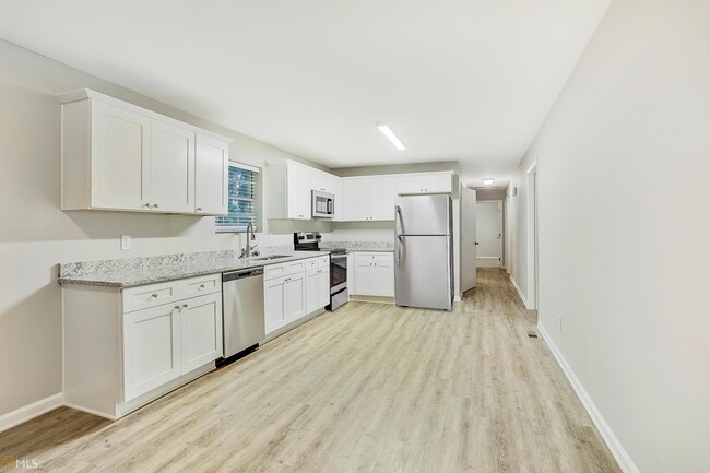 Foto del edificio - 6297 Silver Creek Ln